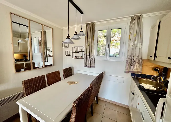 Les Restanques Vue Freesia Apartman